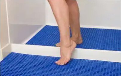 wet flooring image